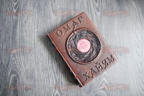 Необычный кожаный переплет для книги афоризмов из состаренной кожи с объемным рисунком. Eznat art
