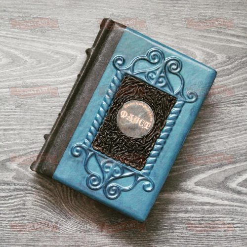Книга в изящном кожаном переплете с объемным декором и деревом. Eznat art