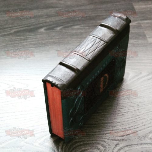 Книга в переплете из натуральной кожи с тонированными обрезами и объемным рисунком. Eznat art